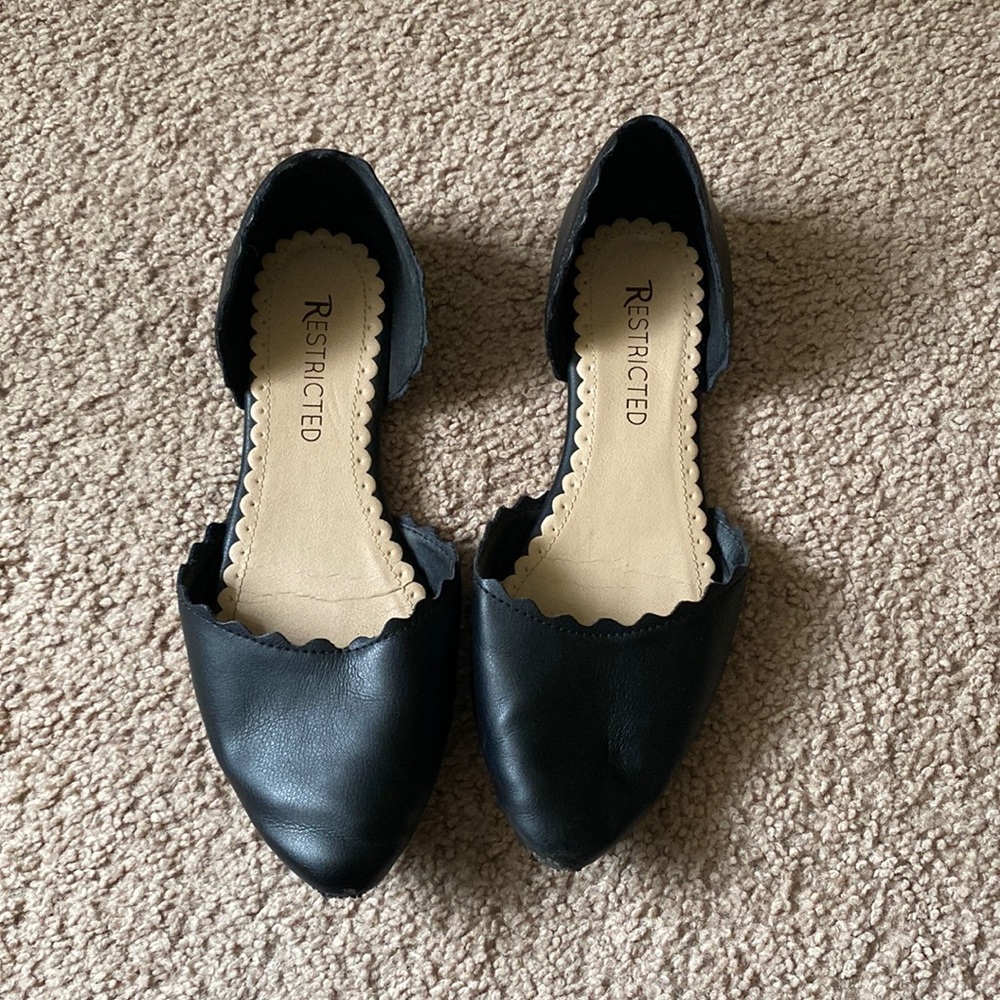 Super cute and comfy black flats